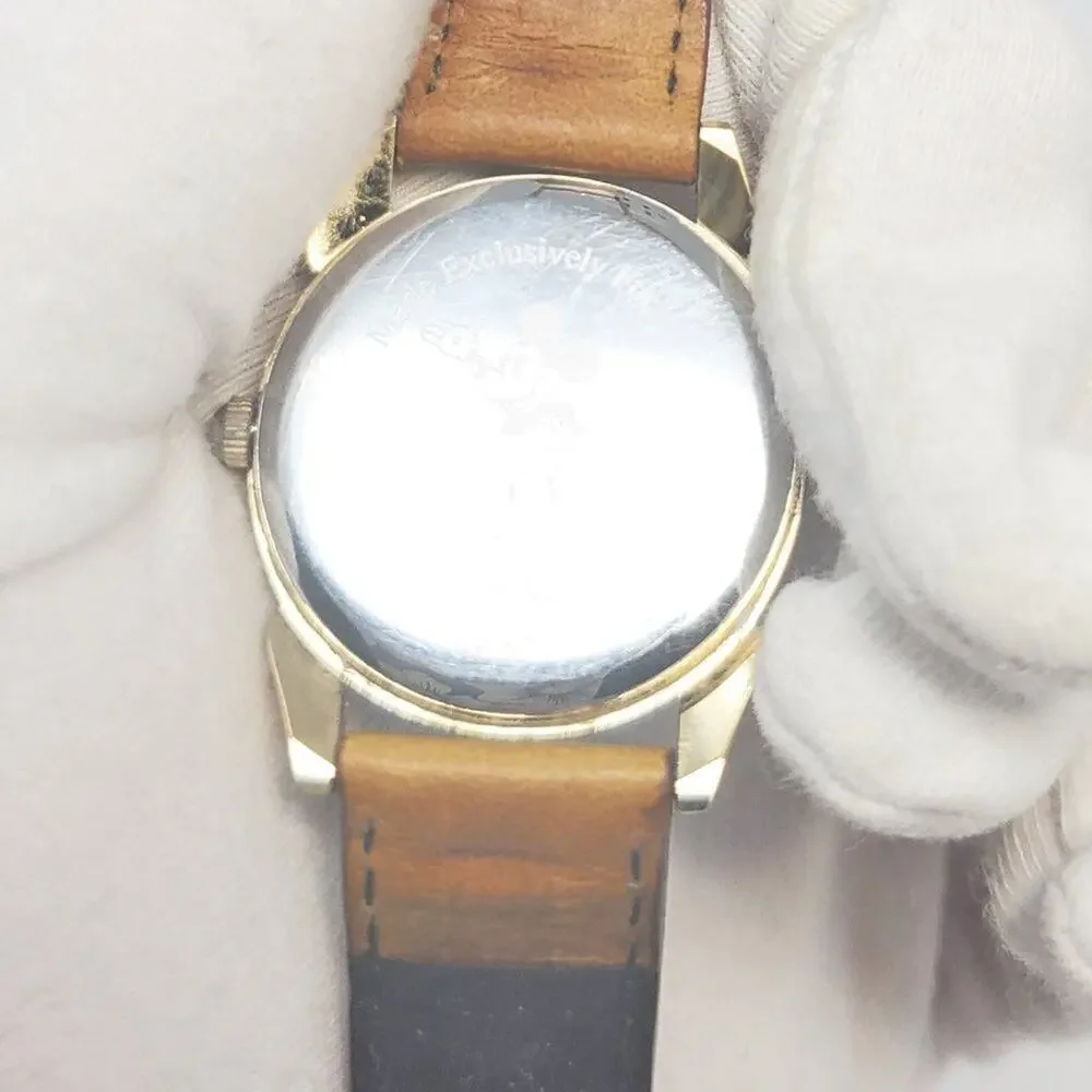 The Disney Store Winnie the Pooh Tigger with Clouds Watch 